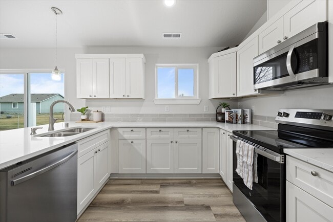 property at 3013 E Helena St