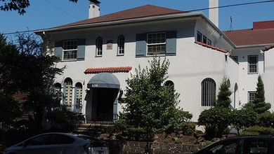 The White Apartments in Portland, OR - Foto de edificio - Building Photo