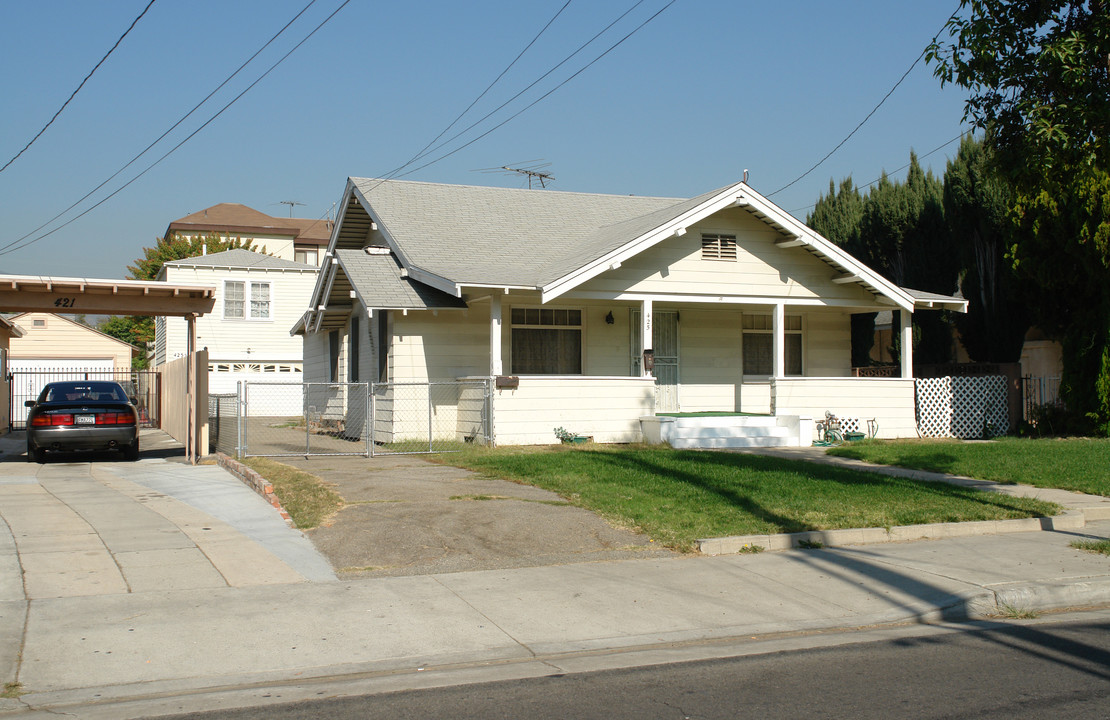 425 E Windsor Rd in Glendale, CA - Building Photo