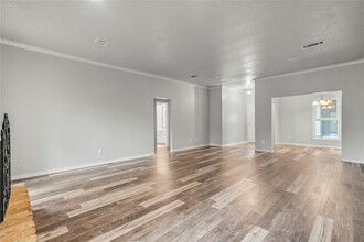 713 Palmer Dr in Conroe, TX - Foto de edificio - Building Photo