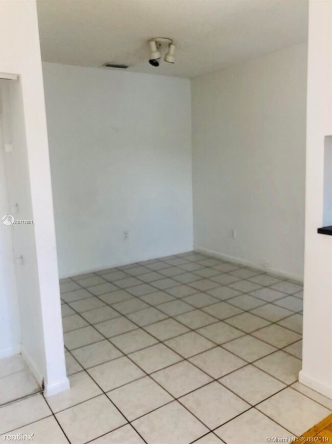 1881 NW 96th Terrace-Unit -# 7P in Pembroke Pines, FL - Building Photo - Building Photo