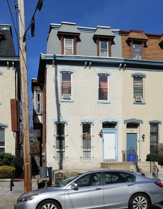 204 S 41st St in Philadelphia, PA - Building Photo