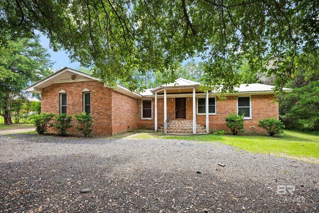 21213 Lawrence Rd in Fairhope, AL - Building Photo