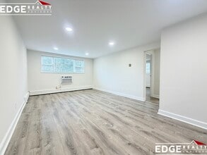 1105 Lexington St, Unit 9 in Waltham, MA - Building Photo - Building Photo