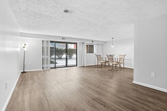 1204 Dutilh Rd, Unit #1 in Cranberry Township, PA - Foto de edificio - Building Photo