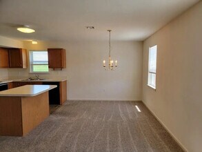 1355 Martin Ave in Ephrata, PA - Foto de edificio - Building Photo