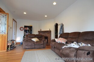 27 S Crescent Circuit, Unit B in Boston, MA - Building Photo