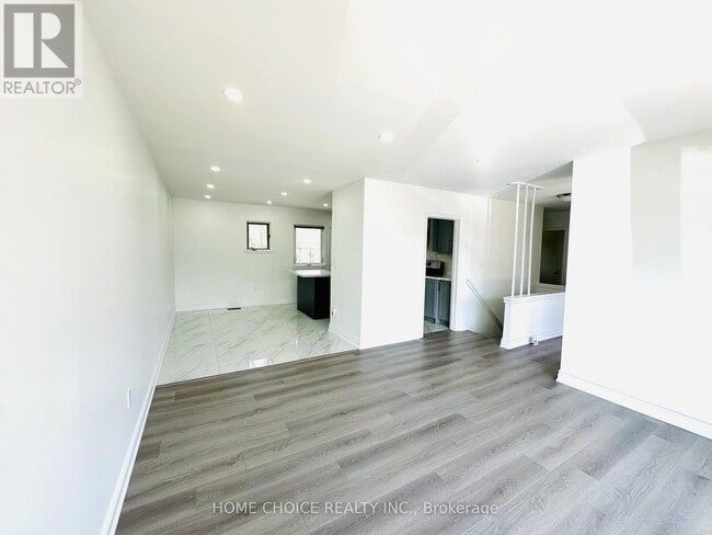 116 Eldomar Ave in Brampton, ON - Building Photo - Building Photo