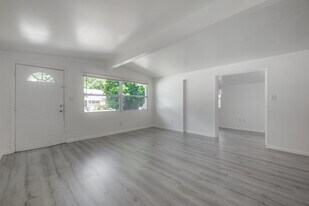4017 N Seminole Ave in Tampa, FL - Building Photo