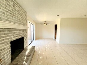 4001 N Garland Ave in Garland, TX - Foto de edificio - Building Photo