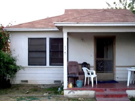 2131 Kentucky St in Bakersfield, CA - Foto de edificio