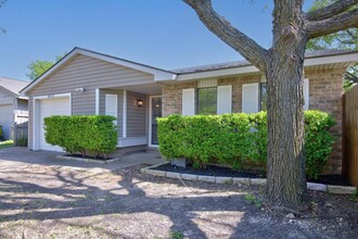 403 Justice Dr in Cedar Hill, TX - Building Photo - Building Photo