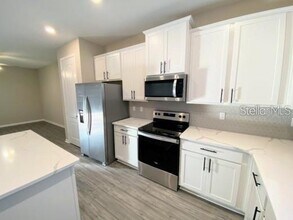 11363 Cay Spruce Wy in San Antonio, FL - Building Photo - Building Photo