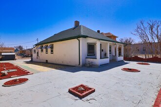 824 Elm St, Unit B in Pueblo, CO - Foto de edificio - Building Photo