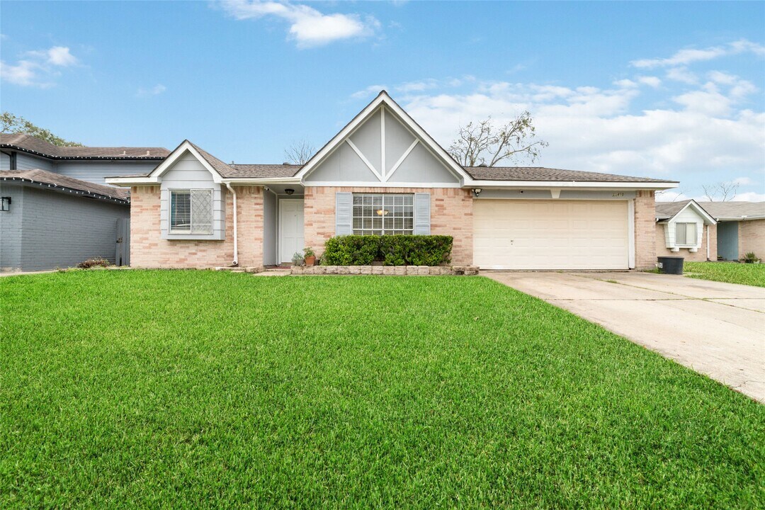 10410 Rancho Bernardo Ln in Sugar Land, TX - Building Photo