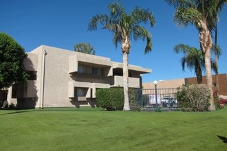 Rancho Vista Apartments in Palm Desert, CA - Building Photo - Building Photo