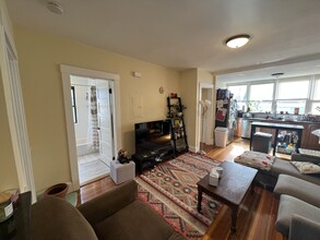 332 Beacon St, Unit 3 in Somerville, MA - Building Photo - Building Photo