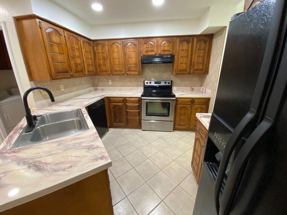 406 E Copper Ave in Hobbs, NM - Building Photo