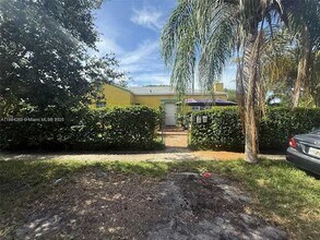 695 NE 81st St in Miami, FL - Building Photo - Building Photo