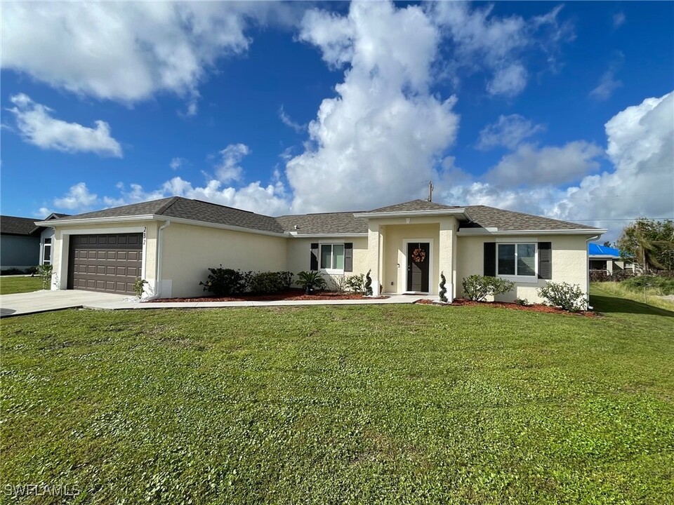 232 NW 6th Ave in Cape Coral, FL - Foto de edificio