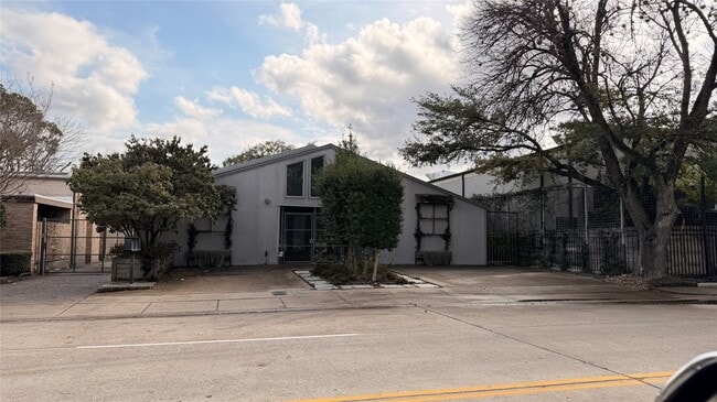 5911 Winsome Ln in Houston, TX - Building Photo - Building Photo