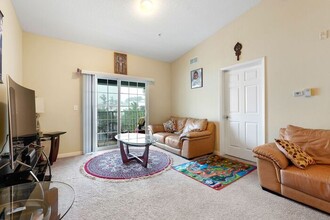 4998 Key Lime Dr-Unit -UNIT 301 in Jacksonville, FL - Building Photo - Building Photo