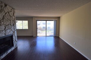 14710 Burbank Blvd Apartamentos