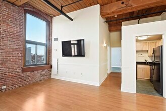 320 W 2nd St, Unit 304 in Boston, MA - Building Photo - Building Photo