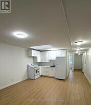 9 Eby St S in Kitchener, ON - Building Photo