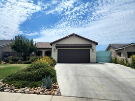 8809 Broadstone Pl in Bakersfield, CA - Building Photo