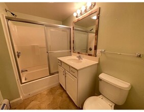 79 Pleasant St-Unit -4 in Leominster, MA - Foto de edificio - Building Photo