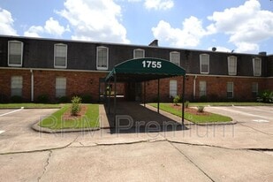 1755 College Dr in Baton Rouge, LA - Building Photo