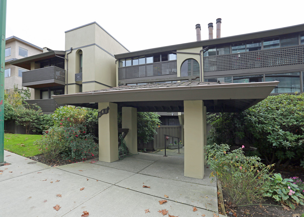 Tramore House in North Vancouver, BC - Building Photo