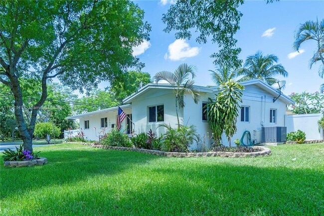 5881 SW 15th St in Plantation, FL - Building Photo - Building Photo
