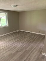 537 Norwood Dr, Unit 2 in Oliver Springs, TN - Building Photo