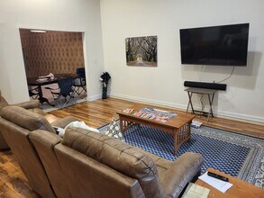 1508 Newcastle St, Unit 204 in Brunswick, GA - Building Photo - Building Photo