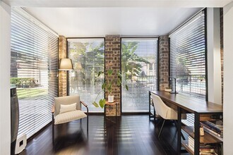 7555 Katy Fwy in Houston, TX - Building Photo - Building Photo