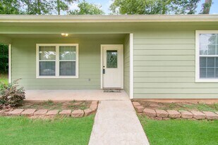 10629 Royal Cavins Dr in Conroe, TX - Building Photo