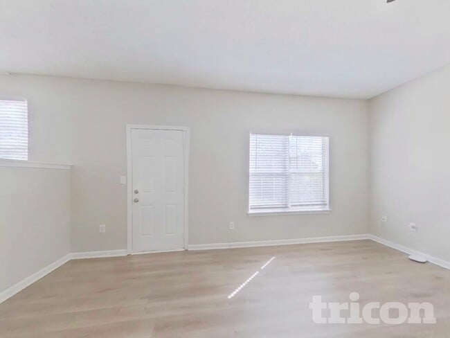 2368 Rambling Way in Lithonia, GA - Foto de edificio - Building Photo