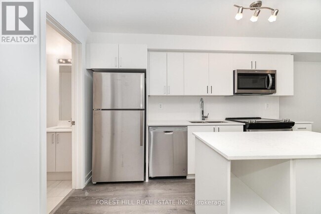 1650 Victoria Park Ave in Toronto, ON - Building Photo - Building Photo