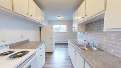 Elm Gardens in Burlington, ON - Building Photo - Building Photo