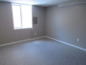 211 Broadway Ave S-Unit -A211-01 in Rochester, MN - Building Photo - Building Photo