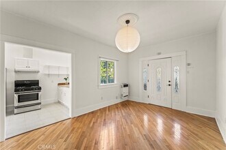 1069 Laguna Ave in Los Angeles, CA - Building Photo - Building Photo