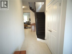 293 Chokecherry Cres in Waterloo, ON - Building Photo - Building Photo