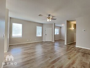 13615 W Canyon Creek Dr in Surprise, AZ - Foto de edificio - Building Photo