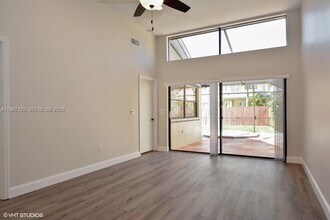 6720 Canary Palm Cir in Boca Raton, FL - Foto de edificio - Building Photo