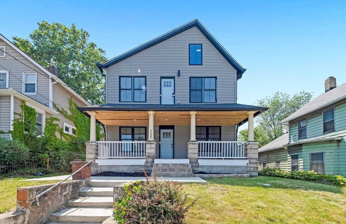 2322 Scranton Rd in Cleveland, OH - Building Photo