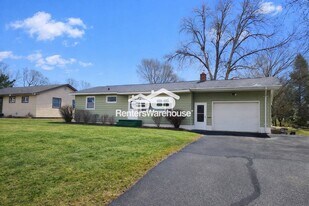 732 E Lincoln Rd in New Richmond, WI - Building Photo