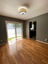 2204 Clover Ln in Champaign, IL - Building Photo - Building Photo