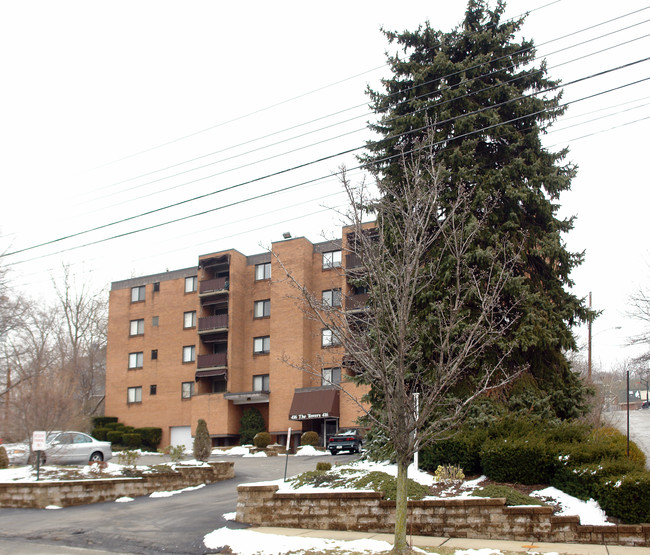 The Towers in Oakmont, PA - Building Photo - Building Photo